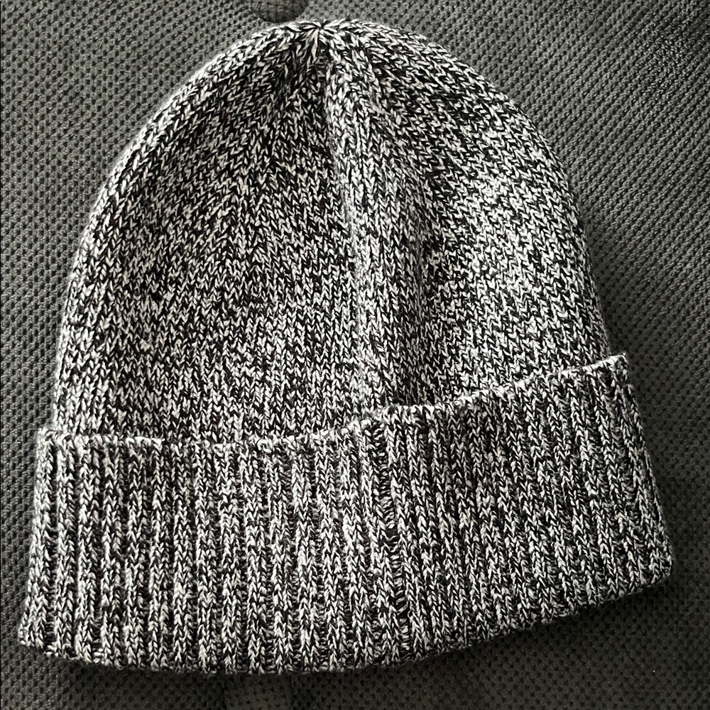 Time and Tru Black and White Knit Hat